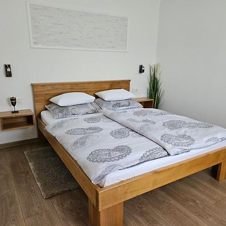 Apartments Woodnotes Licko Petrovo Selo Exterior foto