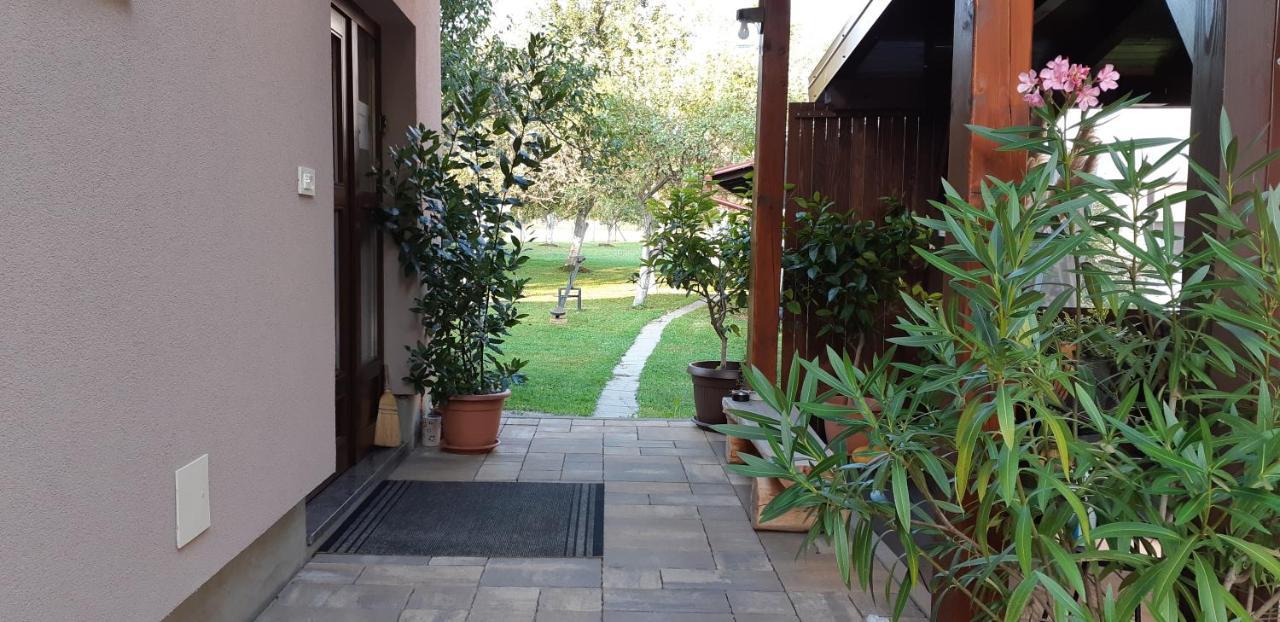 Apartments Woodnotes Licko Petrovo Selo Exterior foto