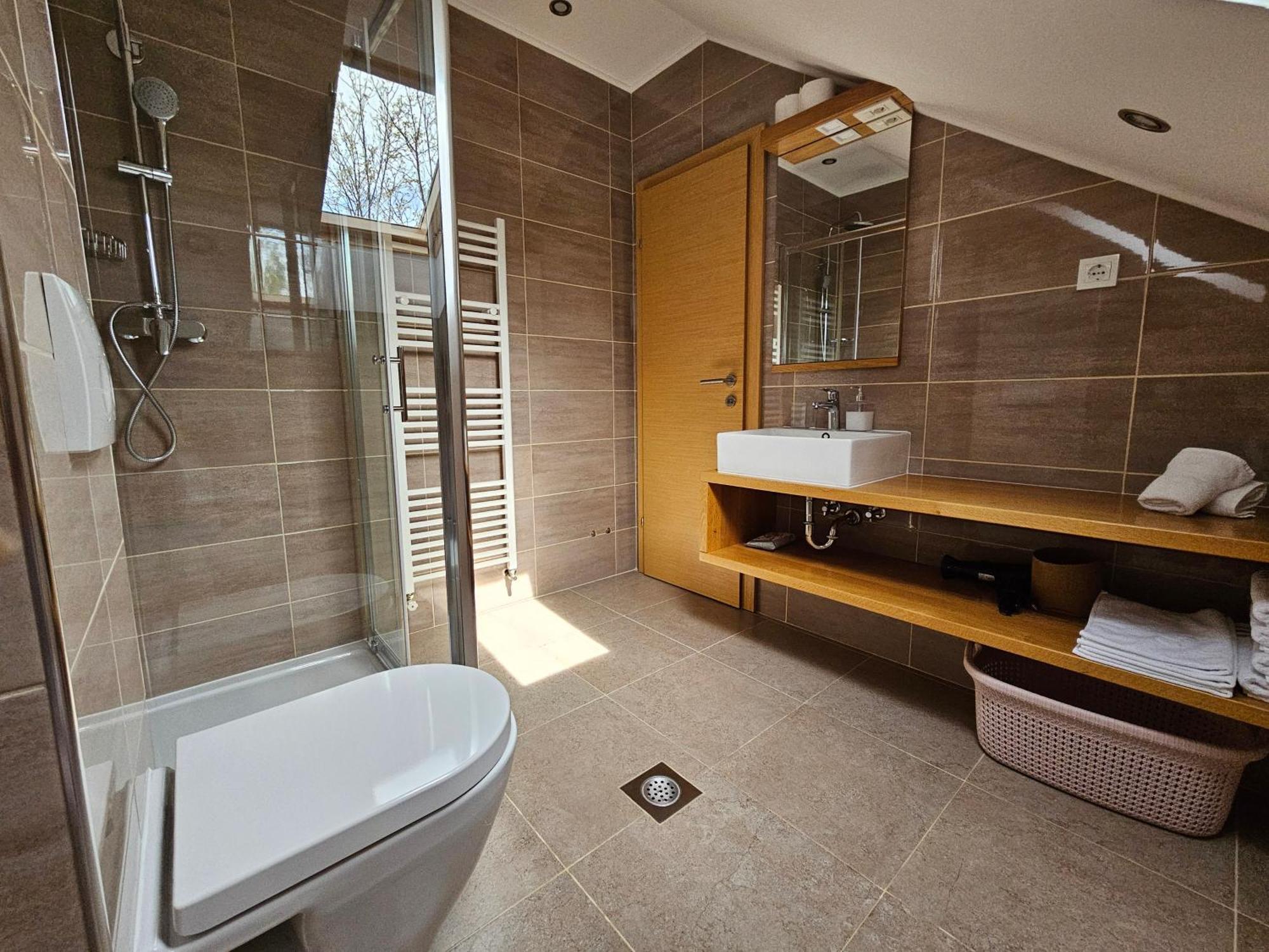 Apartments Woodnotes Licko Petrovo Selo Exterior foto