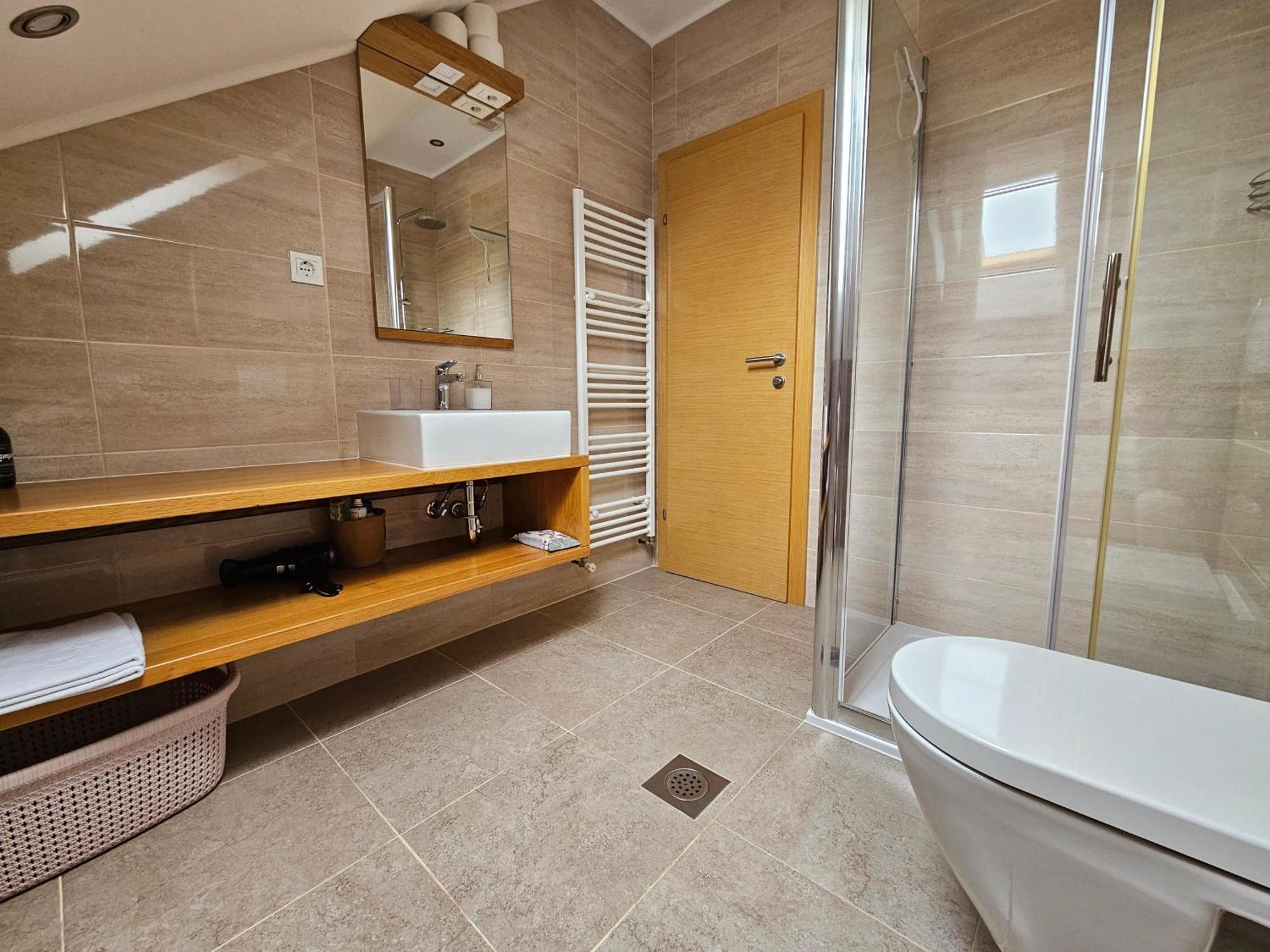 Apartments Woodnotes Licko Petrovo Selo Exterior foto