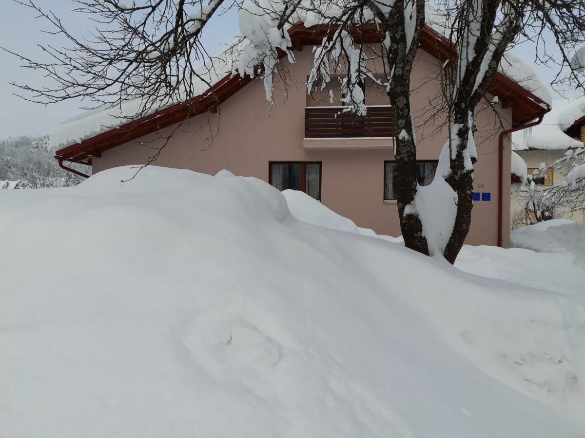 Apartments Woodnotes Licko Petrovo Selo Exterior foto